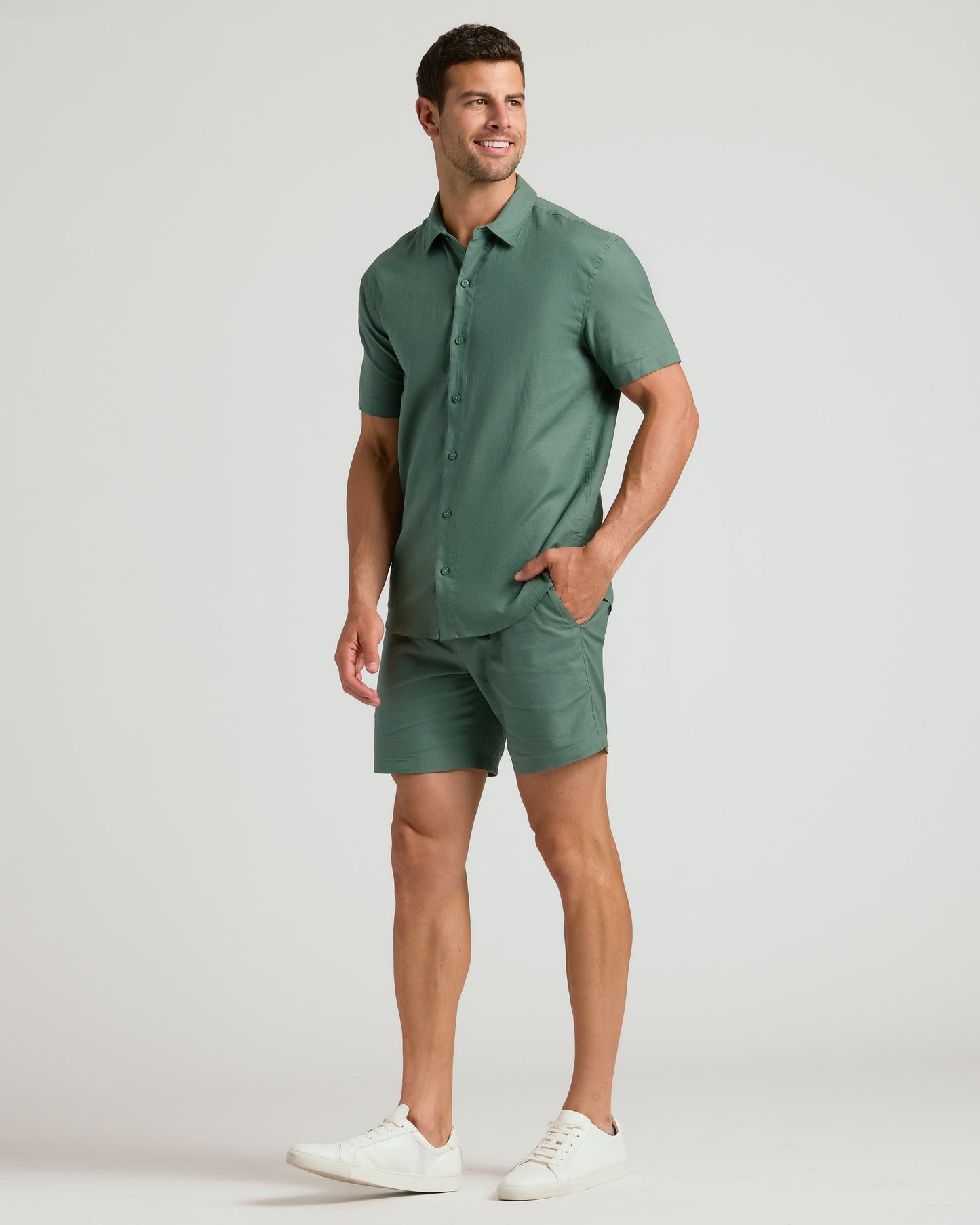 7" Moss Linen Shorts