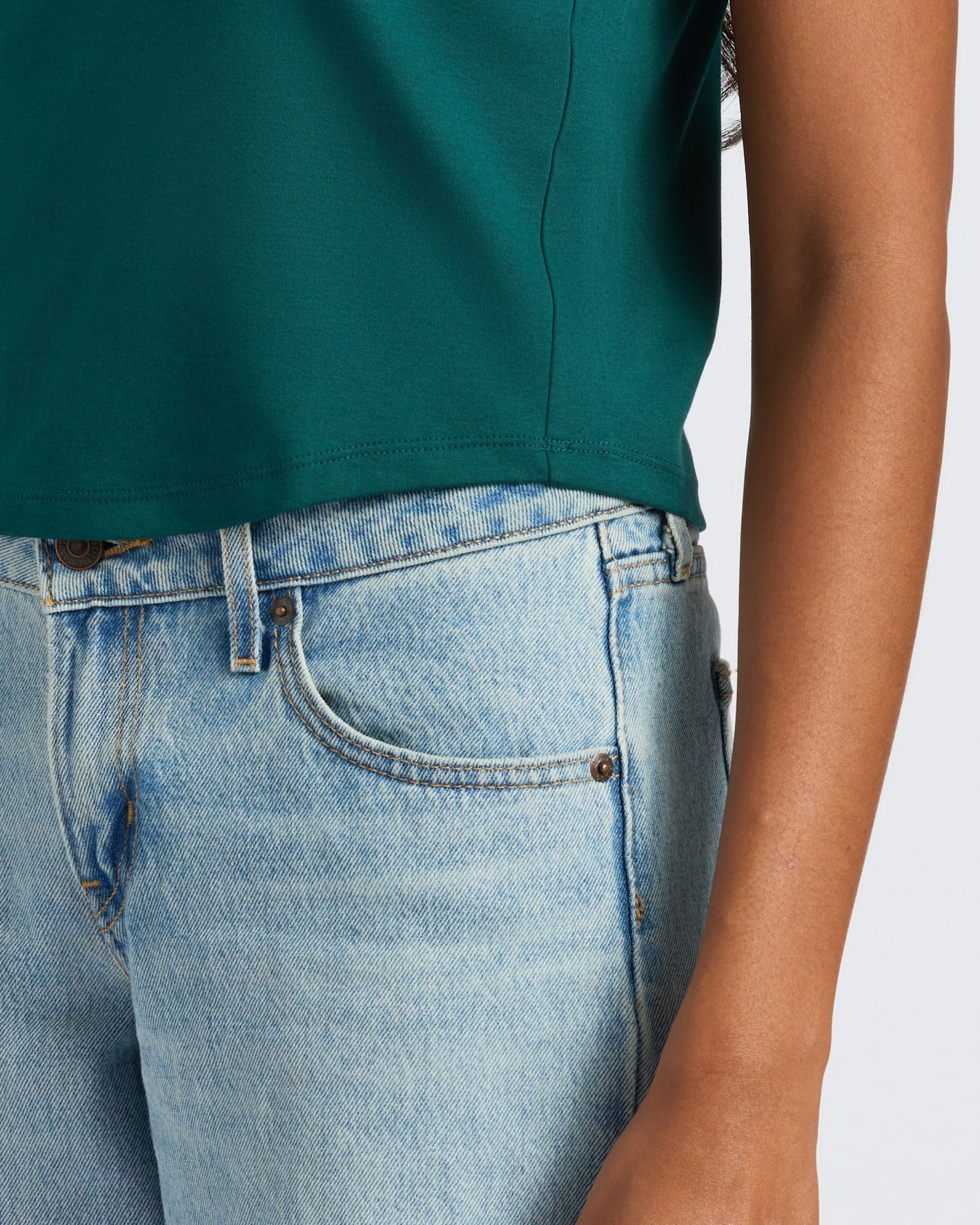 Womens Deep Emerald Cropped Boxy V-Neck Tee